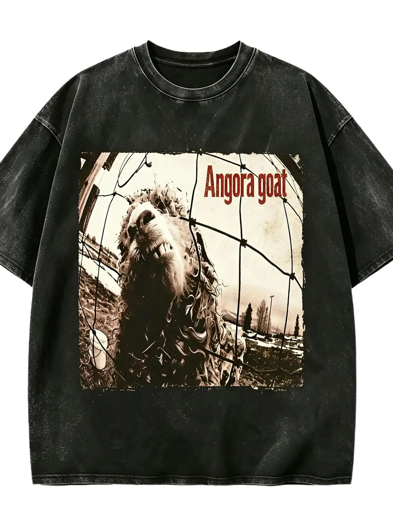 Vintage washed Angora goat pattern T-shirt with a rock style oversized washed pattern, suitable for rock enthusiasts