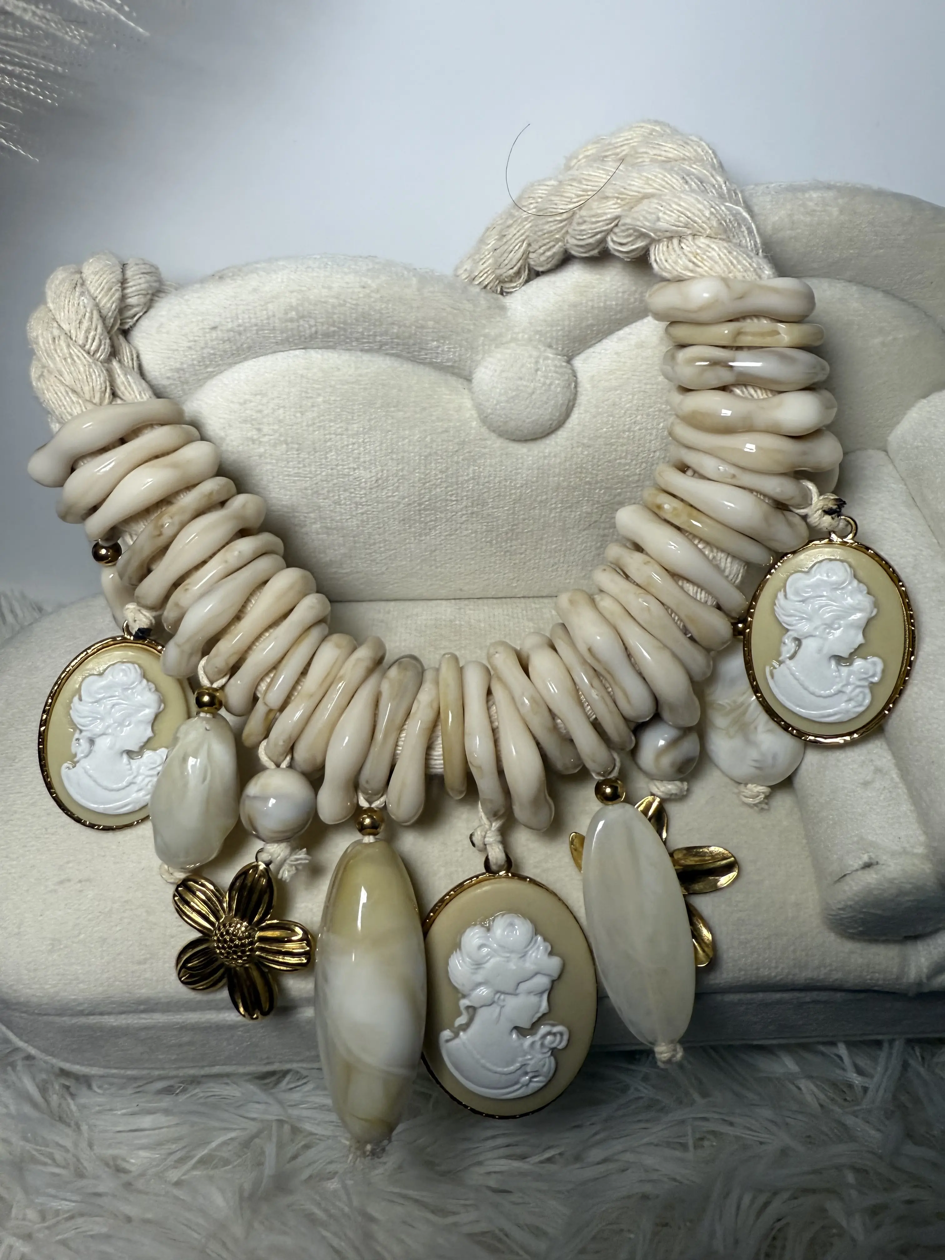 N68- Cameo Shell portrait Necklace!