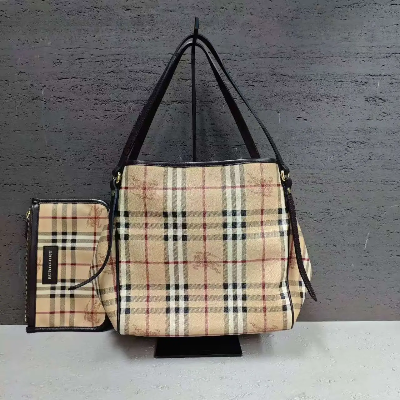 Pre-owned BURBERRY Leather Shoulder Bags 7.8'' R2519 Shoulder Bag C14305257612 0224 T1 Chloe