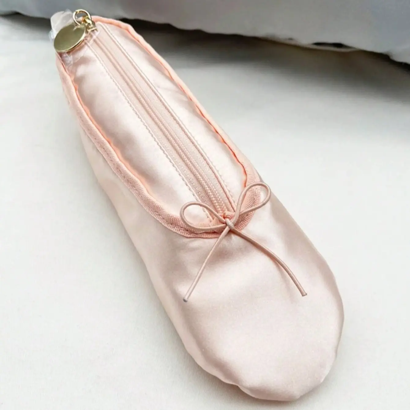 1pc Vintage French Ballet Shoe Pencil Case Makeup Bag, School Stationery, Stationery, Office Supplies, Portable Multi-Functional Storage Bag, Large Capacity for Students