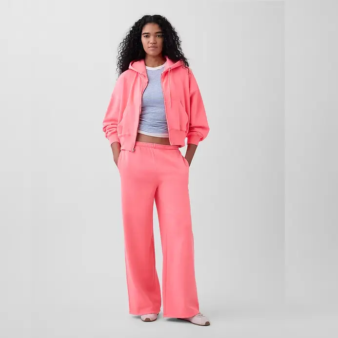 GAP VintageSoft Logo Baggy Sweatpants - Soft Cotton-Blend with Elastic Waist & Front Pockets - Classic Fit for Comfort