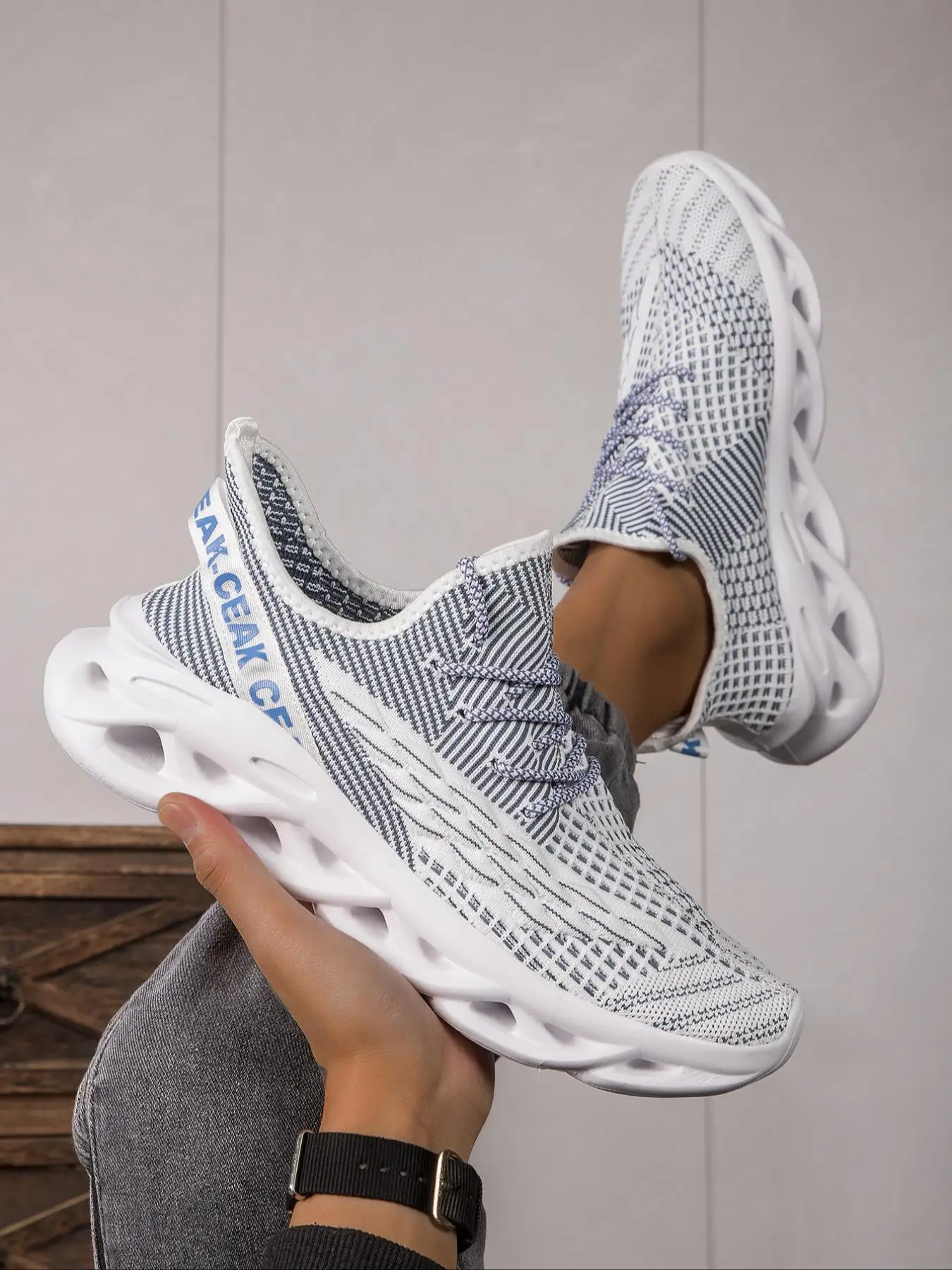 Women's Fashionable Colorblock Letter Patched Design Lace Up Front Low Top Sneakers, Casual Comfortable Breathable Sports Running Shoes, All-match Non