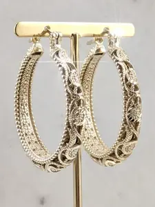 1 Pair Elegant Hollow Floral Hoop Earrings, Fashionable Women's Jewelry, Perfect for Daily Wear and Vacations, Ideal Gift for Her