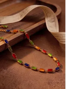 A high-end, fashionable rectangular Barack necklace, suitable for daily wear, vacation dates, and other occasions, and also makes a delightful little gift.