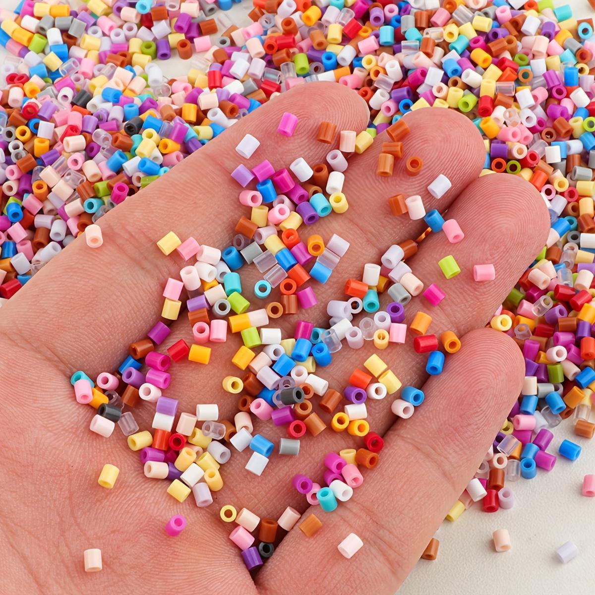 2500pcs And 5000pcs Mixed Color Melting Bead Kits, Transparent Plastic Storage Bucket with a Pegboard, Various Patterns As Per The Instruction Manual, 4pcs Keychain Additions, Gifts for Birthdays, Graduation Season, Back-To-School Season