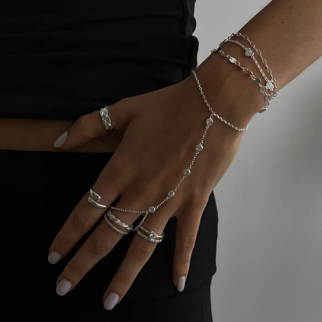 Evry Jewels Afterglow Hand Chain for Women – Bezel stone hand chain for a glowing, Hailey Bieber-inspired look – Gold / silver plated.