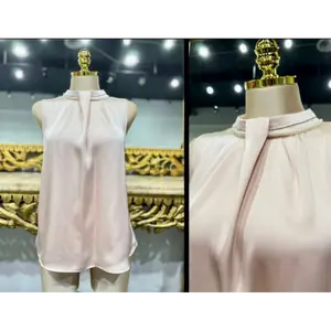 COLLAR PEARL SLEEVELESS BLOUSE