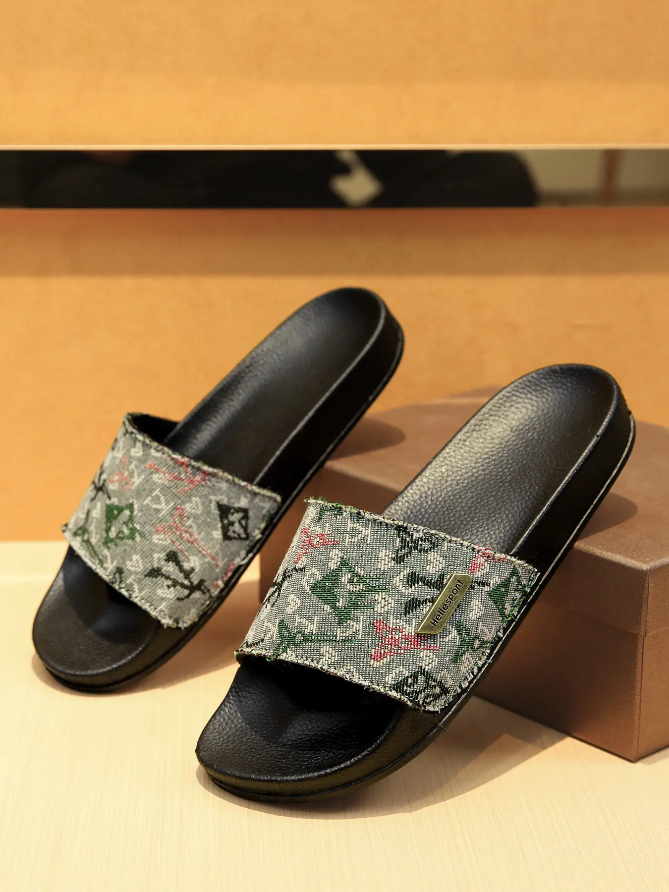 Men's Printed Canvas Slide Sandals, Non-Slip Comfortable Flat Slippers, Casual Open-Toe Summer Slides, Beach & Indoor Outdoor Slippers, Trendy Casual Slippers