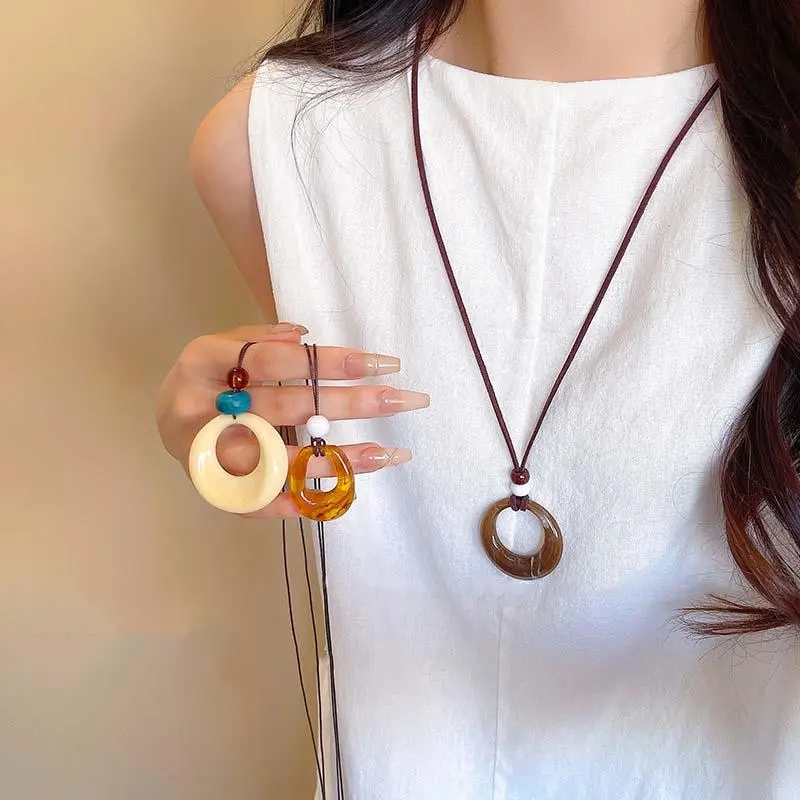 Fashion Resin Round Hollow Pendant Necklaces for Women Girls Vintage Long Rope Sweater Chain Necklaces Party Jewelry Accessories