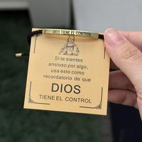 DIOS TIENE EL CONTROL (Spanish)
