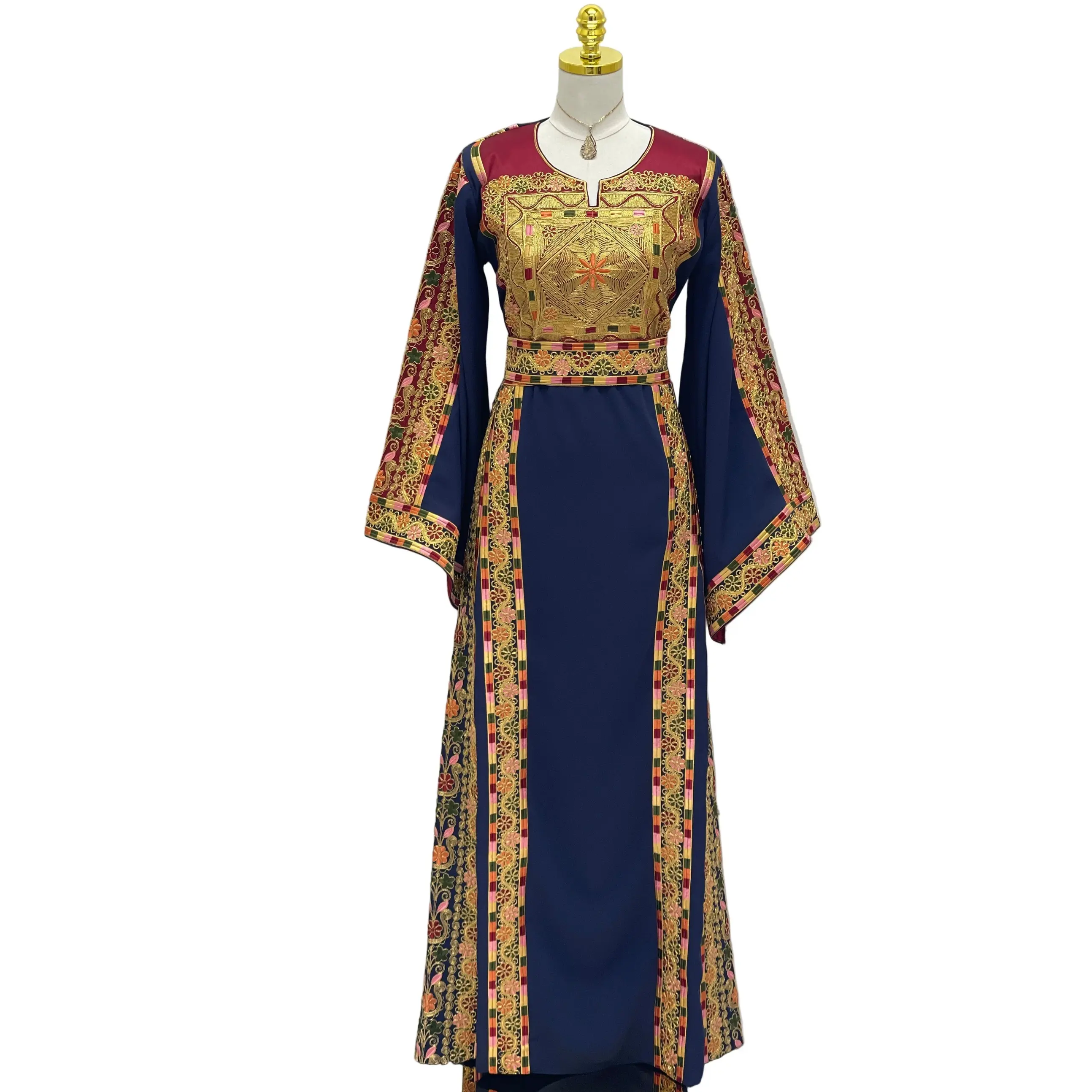 Al-Qasab Malaki Thobe That Blends Authenticity and Elegance