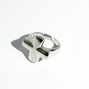 Chunky Cross Ring Silver
