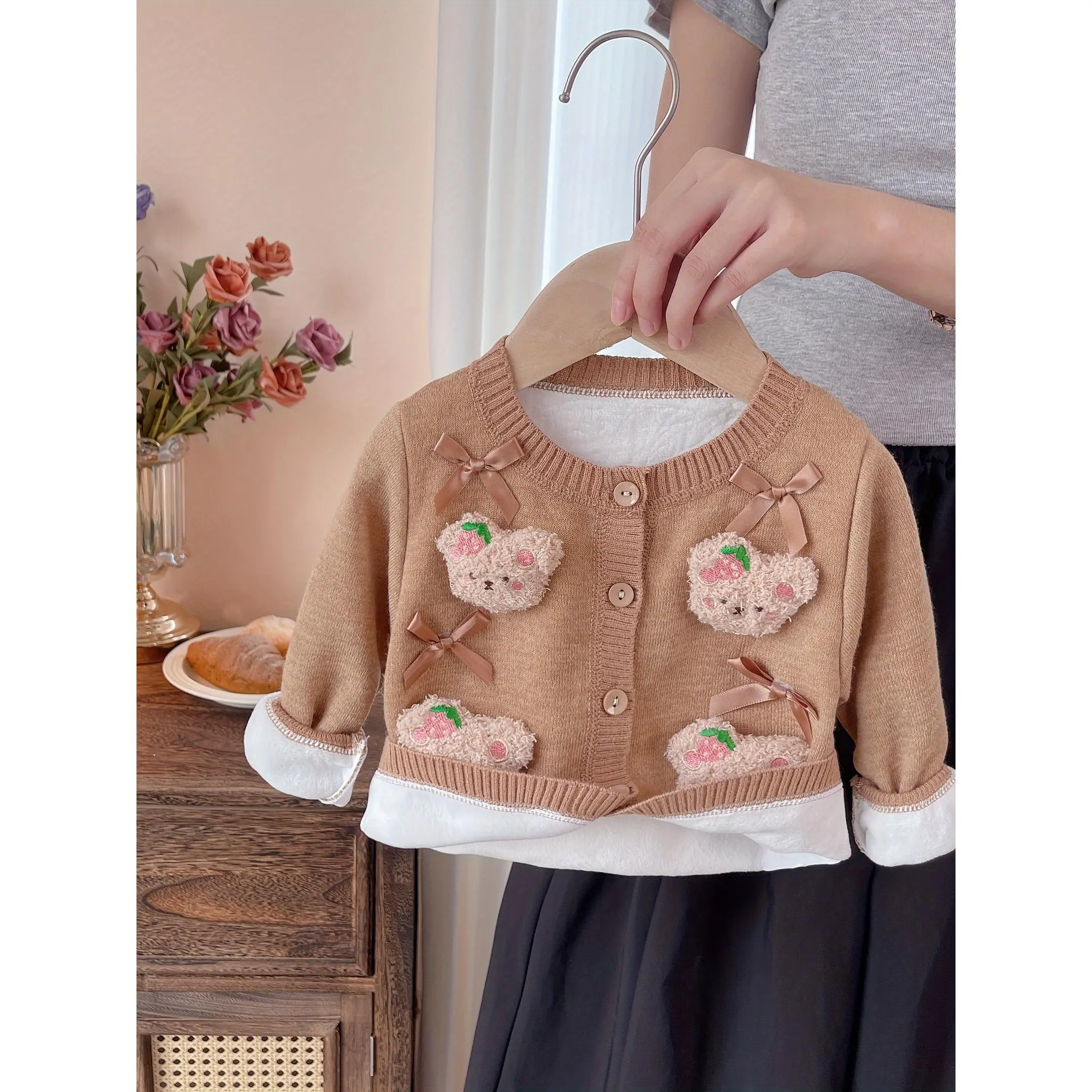 2024 Spring And Autumn Stylish Cardigan for Girls, a Cute New Korean-Style Top for Children, Knit