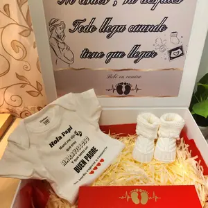 Special Moments Unfurl Daddy Pregnancy Announcement Gift Box with Baby Shirt Shoes & Personalized Message Box for a Cherished Event