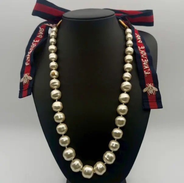 Pre-owned GUCCI Baroque Faux Pearl Web Bow Bee Embroidery Long Necklace J8070244