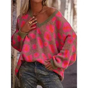 Women’s autumn and winter V-neck long-sleeve knit sweater with leopard print color-blocking design, a fashionable and comfortable top