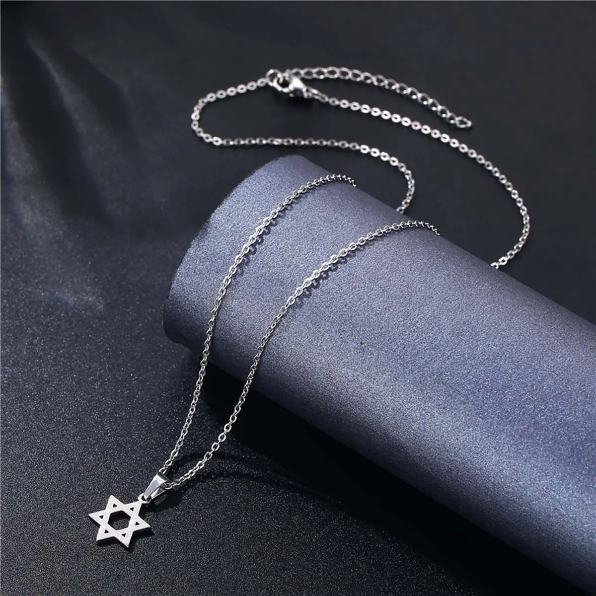 Balanced Geometric Hexagram Pendant Necklace with Artificial Gemstone, Casual Unisex Accessory for Adults, Symbolic Necklace, Balanced Necklace
