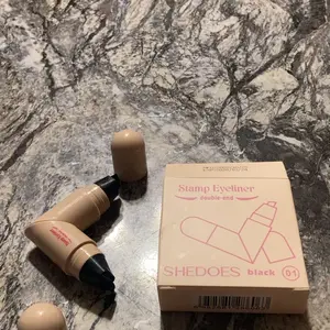 Rotating Winged Eyeliner Stamp Pen, Dual-Head Cat Eye Liner with Wing Stamp, Waterproof & Smudge-Proof, Perfect Holiday Gift