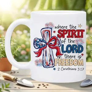 1pc 4th & 250th Anniversary Ceramic Mug with Firework Star & Bible Verse Ribbon Cross Design - Reusable Coffee Cup Suitable for Hot/Cold Drinks, Inner Color Themed Gift for Independence Day, for, Office, Parties, for Friends & Family