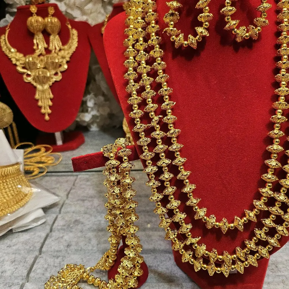 beautiful traditional jewelry set for all occasions came in 9 pieces set