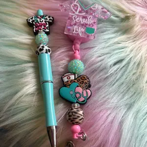 Live claims —Badge Reel & pen set