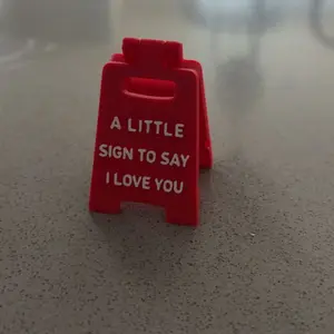 1pc “A LITTLE SIGN TO SAY I LOVE YOU” Desk Sign, Perfect for Valentine's Day and Birthday Gift for Girlfriend, Boyfriend or Family, Romantic Office Desktop Decoration, Small Family Decoration and Office Home Decor