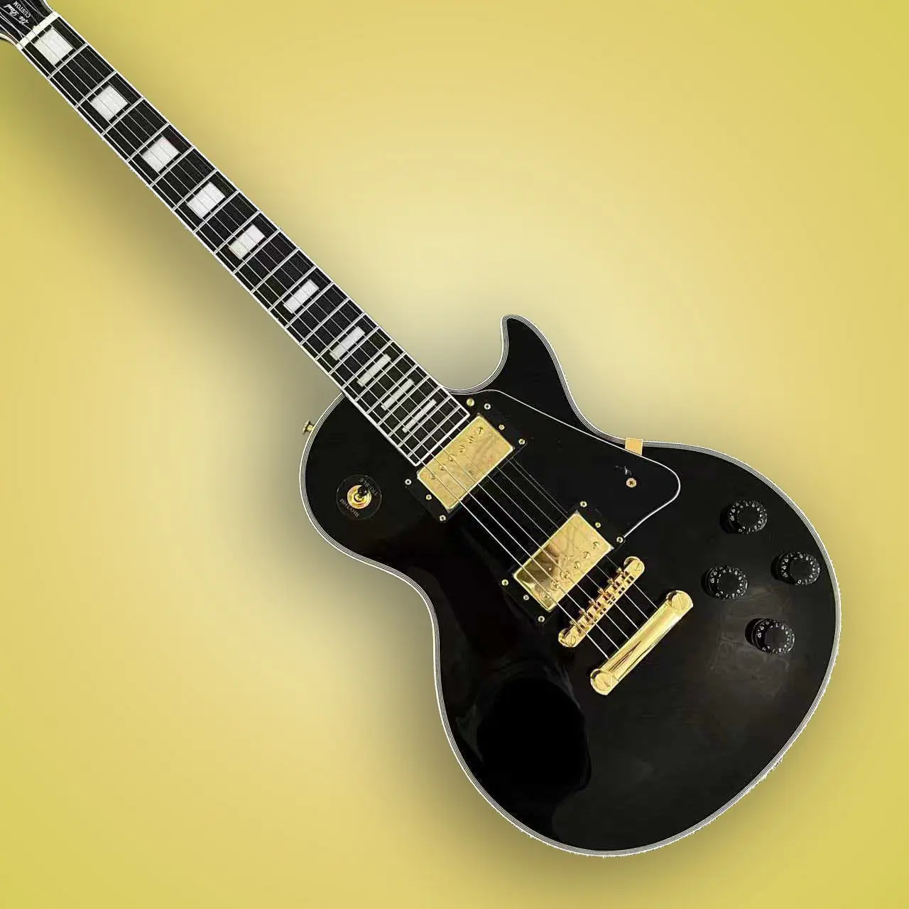 Les Paul electric guitar, 6 strings, 22 frets,Golden hardware, HH pickups, black color, solid mahogany body, rosewood fretboard.