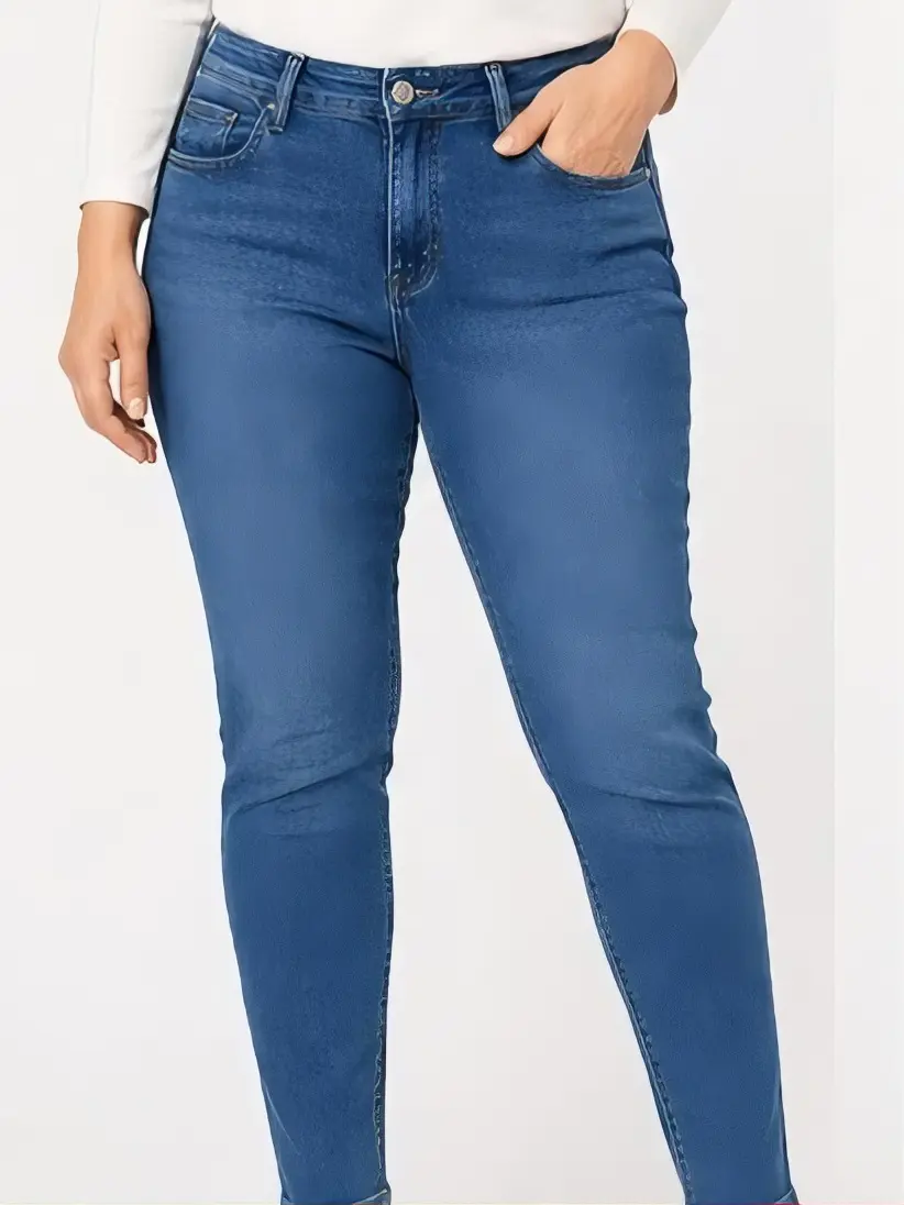 Classic Fit Jeans Curvy for Women - Comfortable and Stylish Denim Trousers in Medium Wash