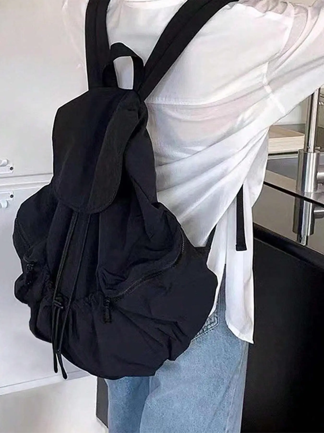Simple classic black multi-pocket shoulder tote bag, lightweight, practical and casual versatile shoulder bag, niche design multi-zipper texture shoulder bag suitable for daily commuting, Commuter bags