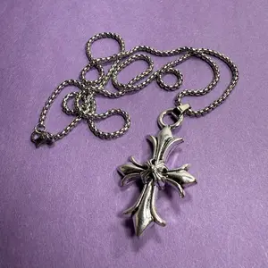 Heavyweight Cross Necklace Vintage 50cm Unisex Stainless Steel Chain Jewelry with Unique Floral Design for Men and Women Retro Style