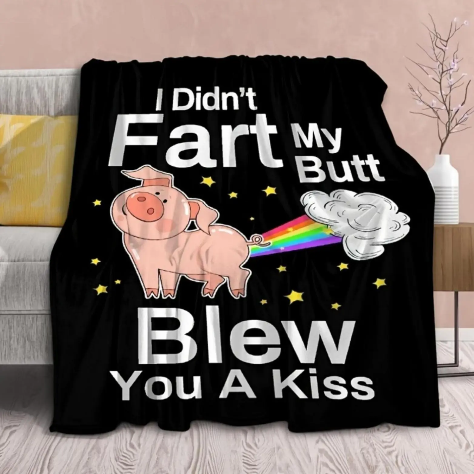 Super Flannel Throw Blankets - Soft, Comfortable, Lightweight All-Season Cover with "I Didn't Fart My Butt Blew You A Kiss" Funny Design & Contemporary Pig Print for Bed, Sofa