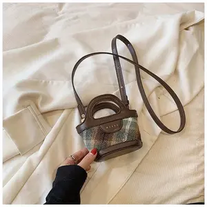 Mini Checkered Crossbody Bag - Durable Fabric, Zipper Closure, Perfect for Casual and Formal Occasions, Casual Accessory|Checkered Pattern|Zippered Bag