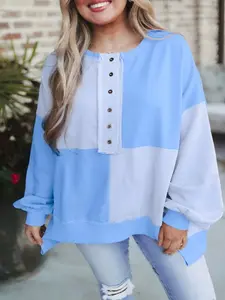 A women's loose long-sleeved Drop Shoulder hooded sweatshirt with patchwork color-blocking and buttoned lapels, casual, fashionable and versatile.