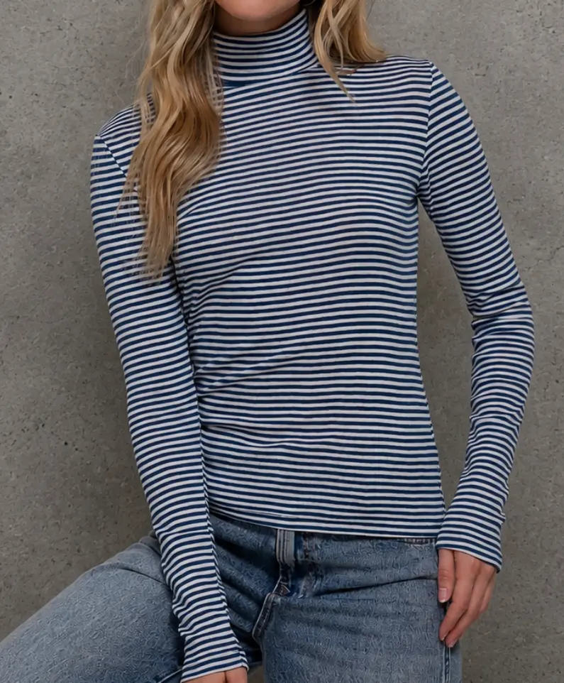 Striped turtleneck ￼