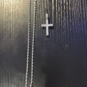Rhinestone Cross Twist Chain Pendant Necklace for Men & Women, Cross Chain Design, 1 Piece Hip Hop Jewelry for Party, Daily Clothing Decor, Trendy All-match Jewelry for Birthday Gift, Exquisite Jewelry Gift