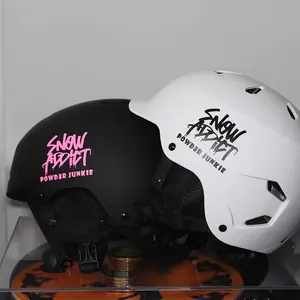 1PC Cool Ski Graffiti "Snow Addict" Logo Sticker For Stationery, Carry Bags, Ski Small Items Graffiti Ski Slogan Decor Daily With Rebellious Cool Texture Details Convey Love For Ski Fanatic Style Inject Ski Personalized Soul Into Items