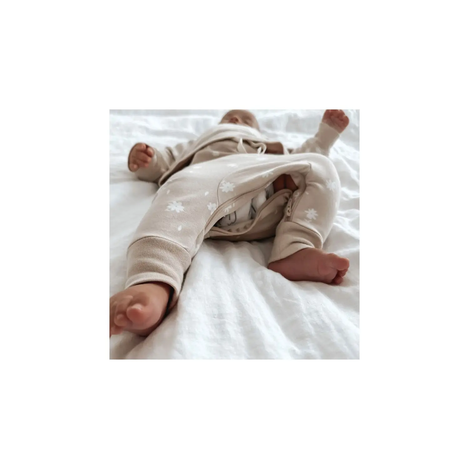 günamüna® Baby Two - Piece Set with DIAPER-ZiP Bamboo Rayon Fleece - Petal Blush - 0-3 Months