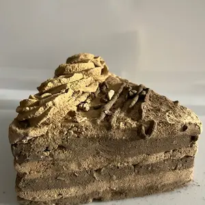 D-Crujidos- piece in a form or a triangle made out or brown and dark clay. Light brown has caolin koko, and brown clay. Dark brown it has tiza jupiter, caolin brown and kaolin coco 473 grams. Made in Mexico