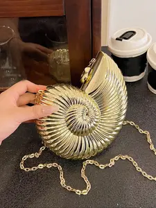 Niche design   exquisite  fashionable  simple  casual and versatile One-shoulder messenger bag, light and luxurious gold chain messenger bag with metal texture, and clutch bag for personalized party and banquet, Fashionable Chain Strap