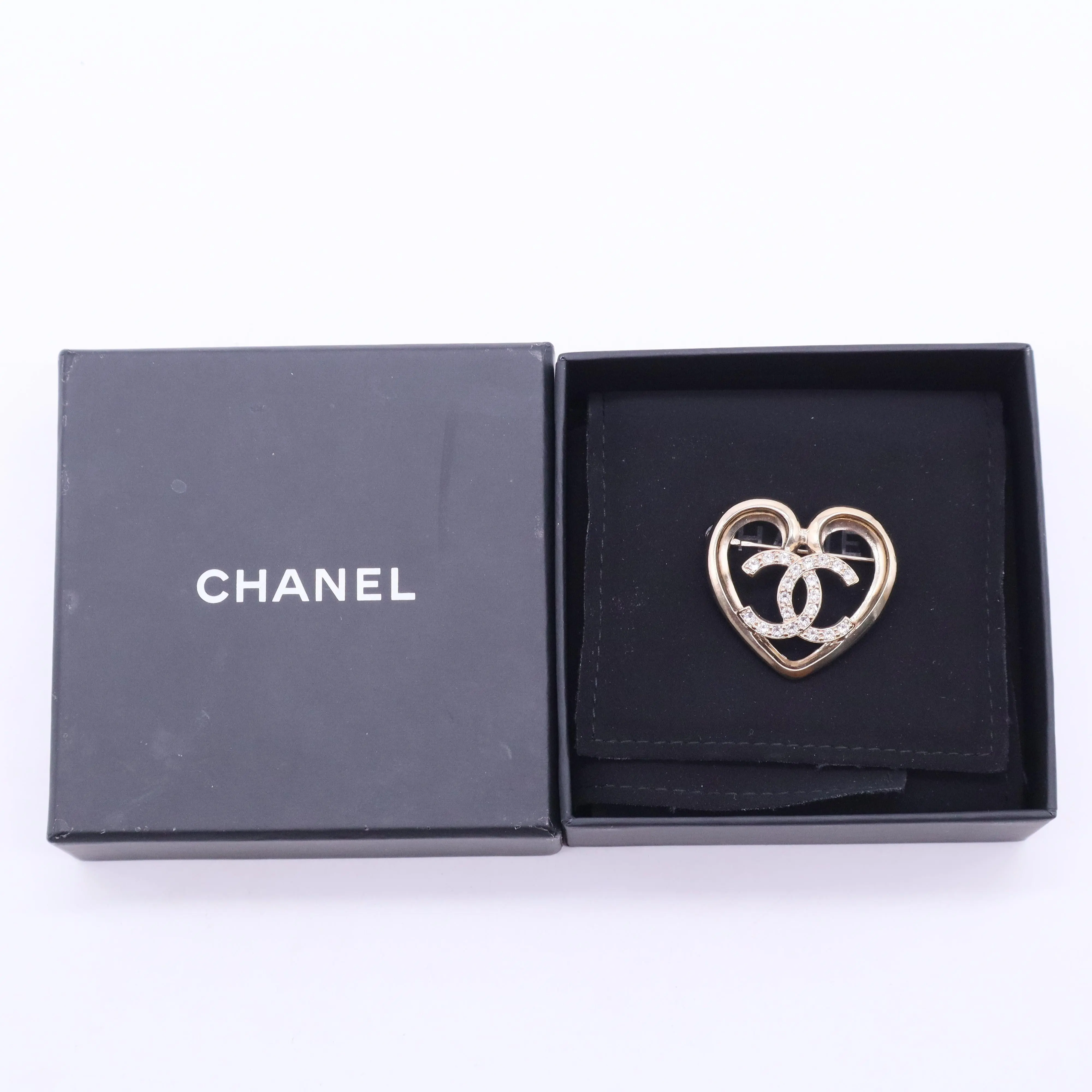Pre-owned 2023 Strass CC Heart Brooch