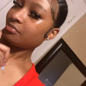 Product Review of Natural Look Eyelash Extensions Set with False Lashes, Tweezers, Glue, Remover and Fixer, Professional Accessories for Women's Summer Makeup from R**🏽