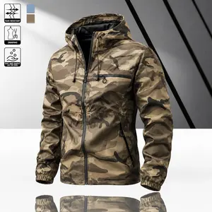 Men’s casual adventure camouflage hooded jacket, desert camouflage print, windproof and rainproof fabric, elastic cuffs, full zip closure, suitable for travel, camping, and urban streetwear.