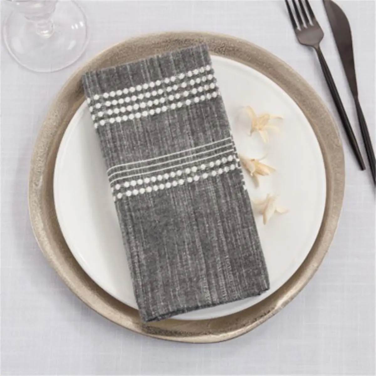 Saro Lifestyle 6091.BK20S Stripe Napkins - 20x20 in., Black, Set of 4
