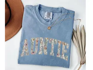Comfort Colors Auntie Shirt, Aunt T-Shirt, Floral Auntie, New Aunt Gift, Pregnancy Announcement, Gift for Aunt, Pregnancy Reveal to Aunt - AMBER