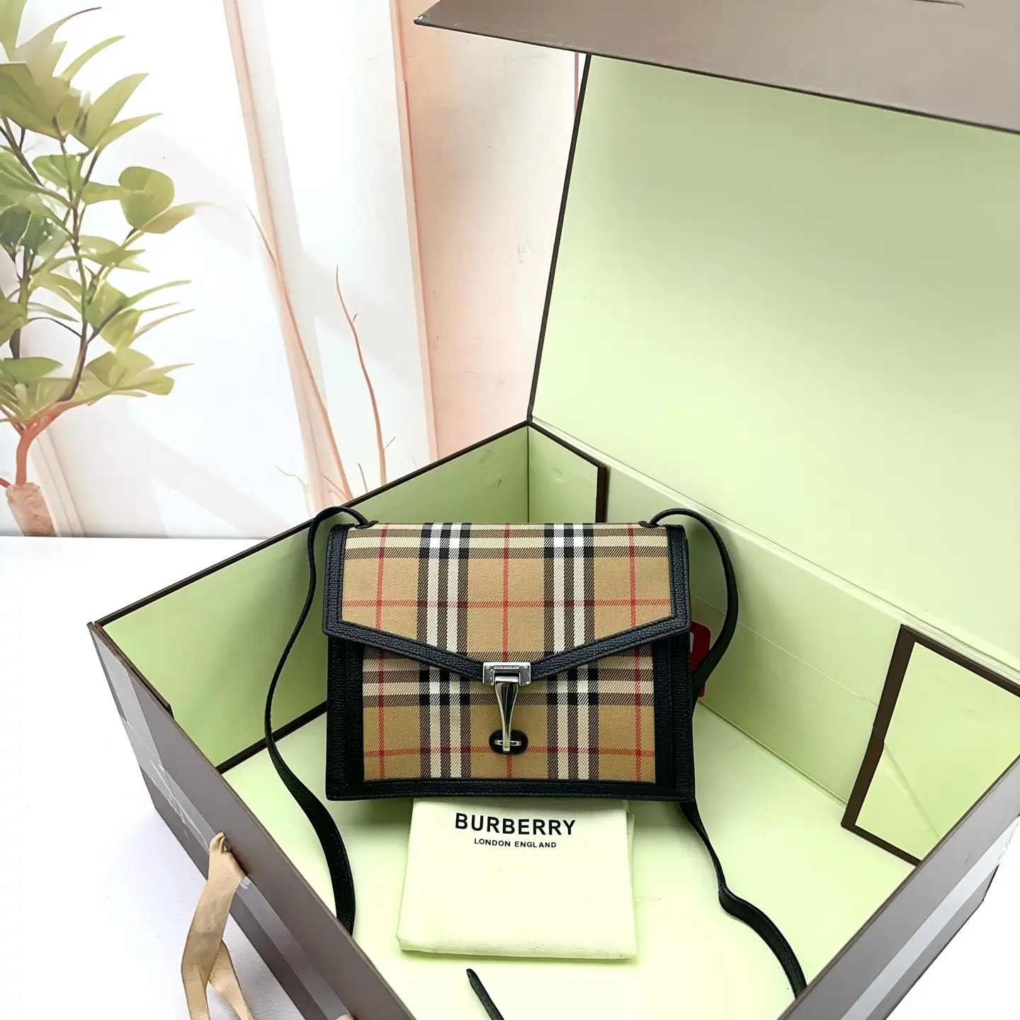 Pre-owned BURBERRY Beige Check Canvas Black Trim Flap Crossbody Bag 0729qiqi20902511