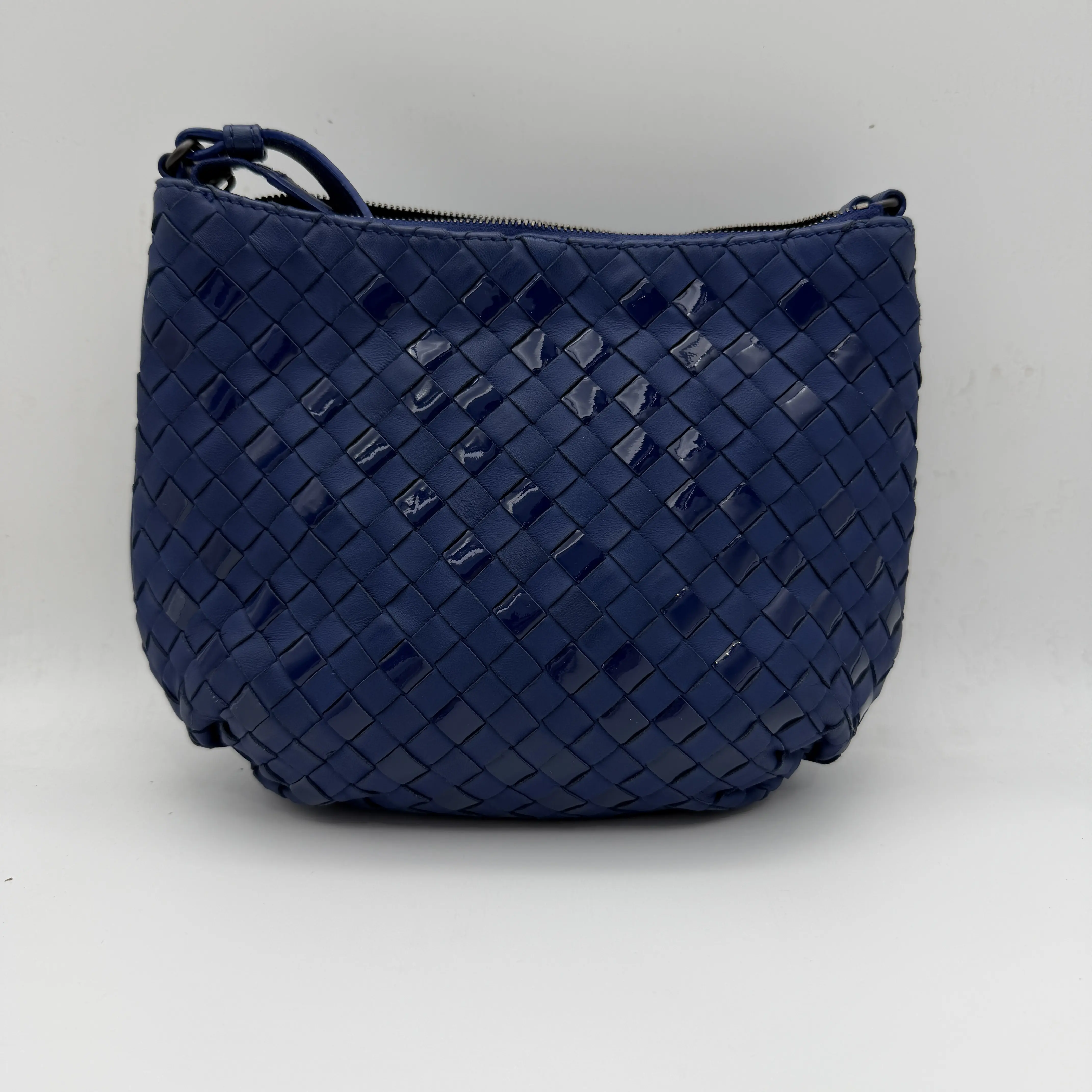 Pre-owned BOTTEGA VENETA Intrecciato Blue Woven Dumpling Crossbody Bag