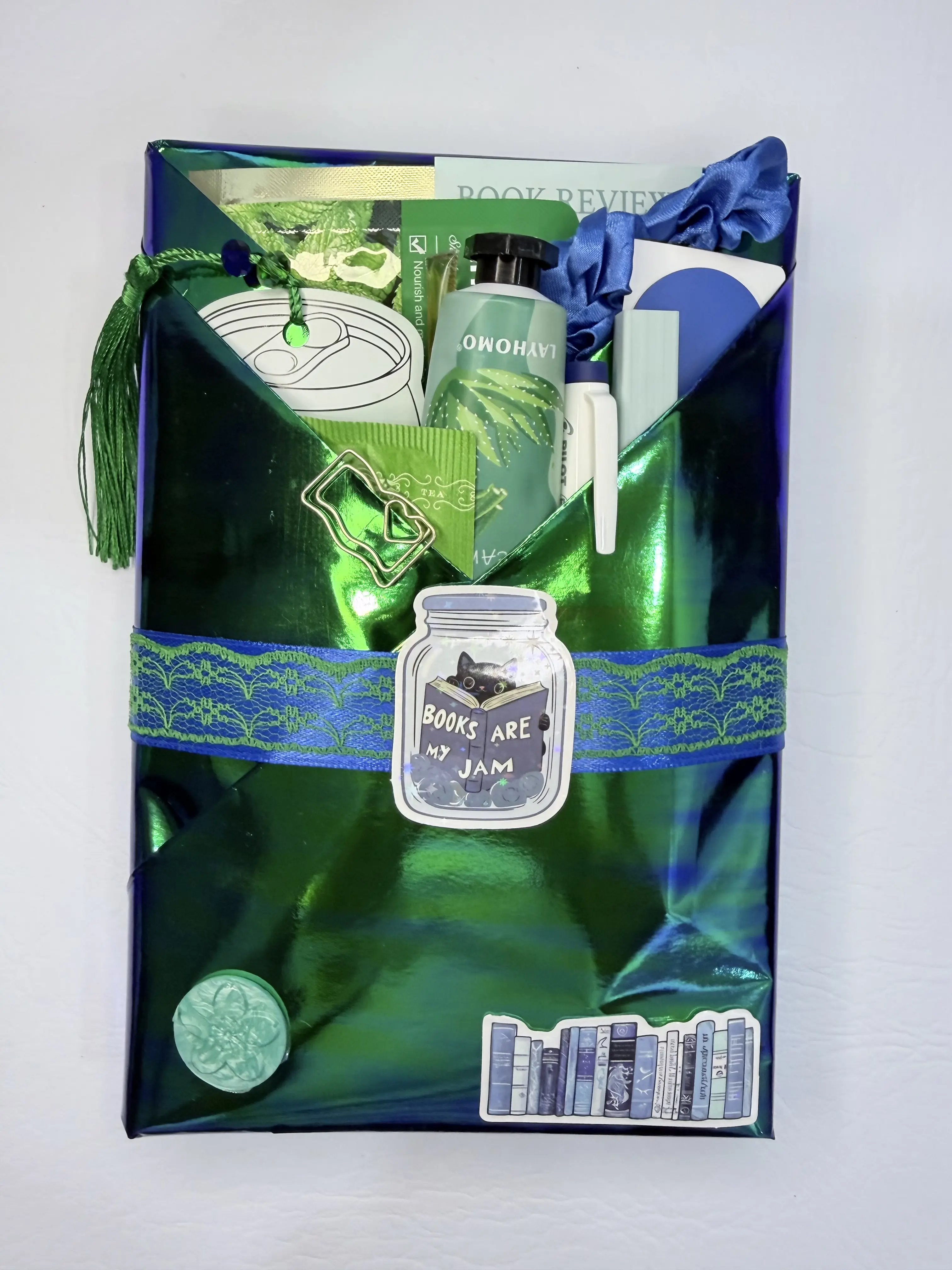 Blind Date with a Book + Bookish Goodies + Cozy Extras (Hardcover with Sprayed Edges)- The Polished Reader