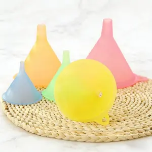 5pcs Multifunctional Mini Funnel Set, Kitchen Pouring Oil Vinegar Wine, Daily Use Perfume Essential Oils Filling, Anti-Spill No Leak