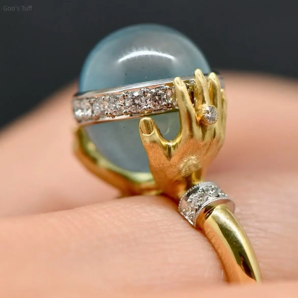 Women's Vintage Alloy Gold-Plated Finger Ring, Hand-Held Luminous Stone Band, Unique Glow-In-Dark Costume Jewelry for Daily & Party Retro Outfit Matching