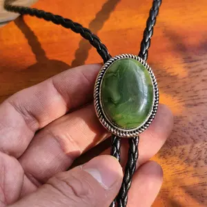 Green Forest Jade Bolo Tie Wedding Necklace for Men Bridegroom Western Cowboy Handcrafted Natural Stone Necktie Sophisticated Groom Jewelry BoloTie Nature Inspired
